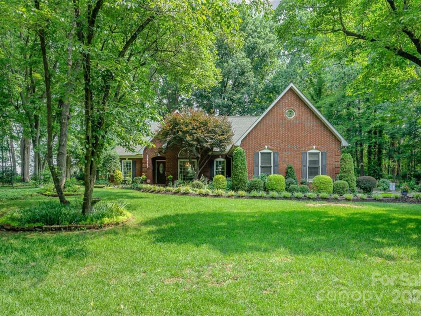 5208 Black Oak Lane, Waxhaw, NC 28173.  MLS# CAR4259258, YatesRealty ID 19528. From the street