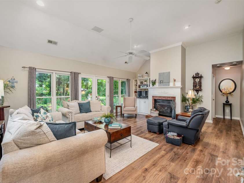 5208 Black Oak Lane, Waxhaw, NC 28173.  MLS# CAR4259258, YatesRealty ID 19528. Great room from entry