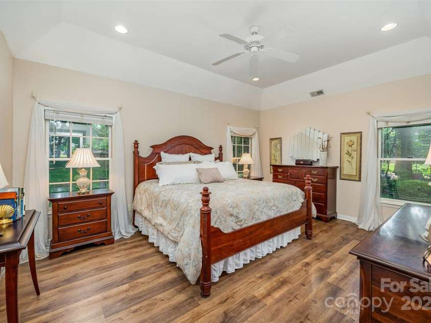 5208 Black Oak Lane, Waxhaw, NC 28173.  MLS# CAR4259258, YatesRealty ID 19528. Primary bedroom
