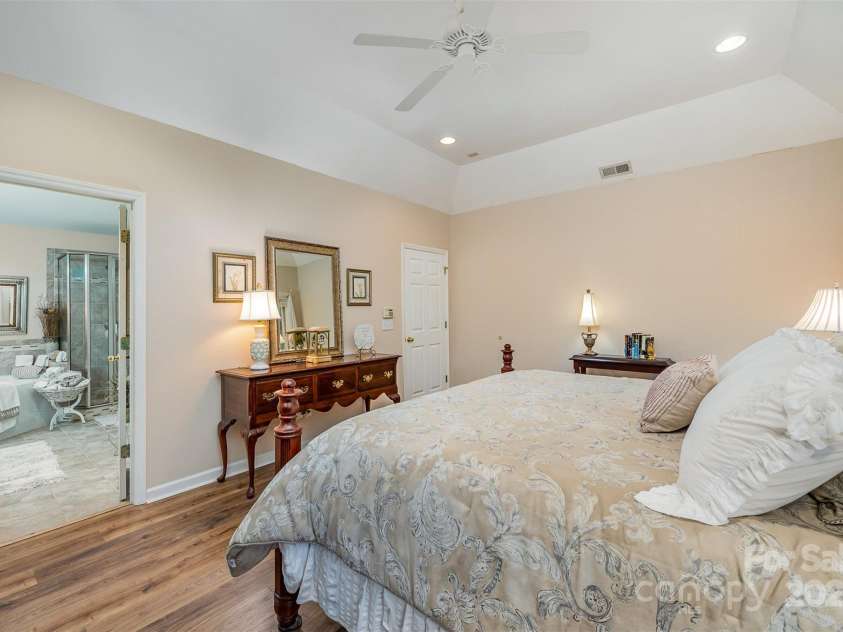 5208 Black Oak Lane, Waxhaw, NC 28173.  MLS# CAR4259258, YatesRealty ID 19528. Primary looking into ensuite