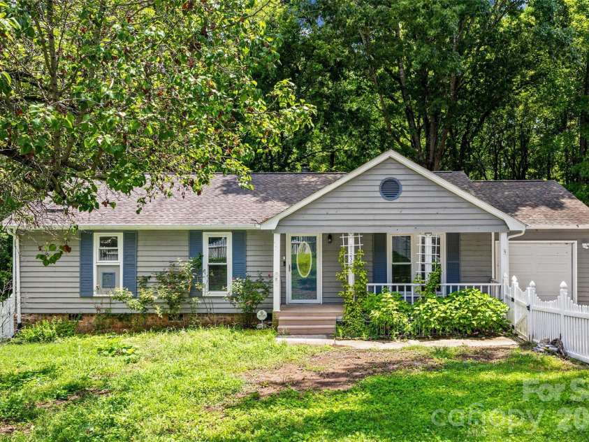 11230 Mallard Crossing Drive, Charlotte, NC 28262.  MLS# CAR4401799, YatesRealty ID 19530. 