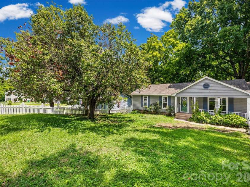 11230 Mallard Crossing Drive, Charlotte, NC 28262.  MLS# CAR4401799, YatesRealty ID 19530. 