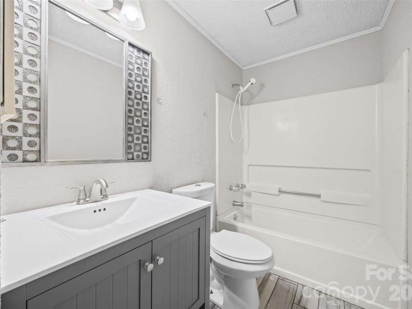 11230 Mallard Crossing Drive, Charlotte, NC 28262.  MLS# CAR4401799, YatesRealty ID 19530. 