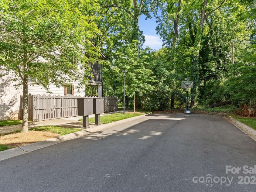 2906 Hillside Springs Drive, Charlotte, NC 28209.  MLS# CAR4256051, YatesRealty ID 19530. 