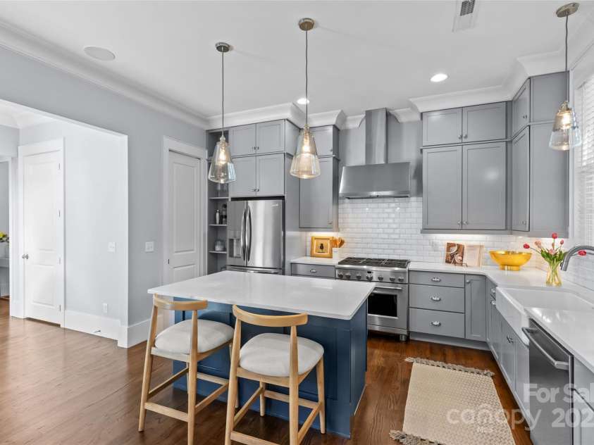 2906 Hillside Springs Drive, Charlotte, NC 28209.  MLS# CAR4256051, YatesRealty ID 19530. 