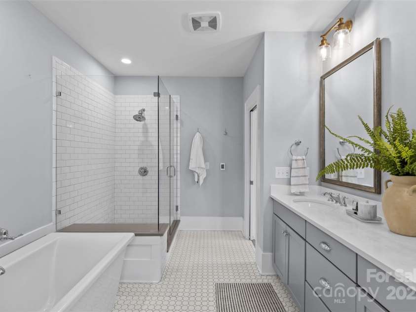 2906 Hillside Springs Drive, Charlotte, NC 28209.  MLS# CAR4256051, YatesRealty ID 19530. 