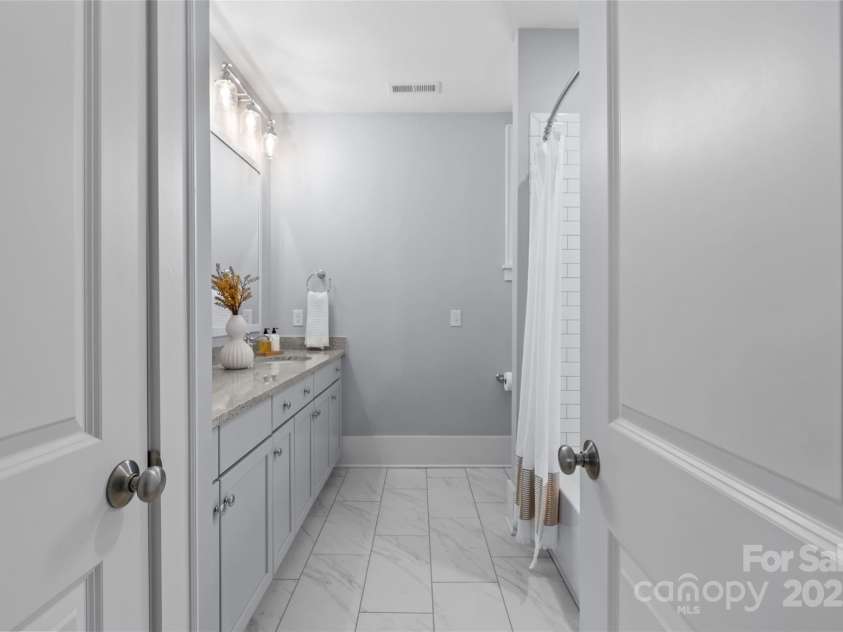 2906 Hillside Springs Drive, Charlotte, NC 28209.  MLS# CAR4256051, YatesRealty ID 19530. 