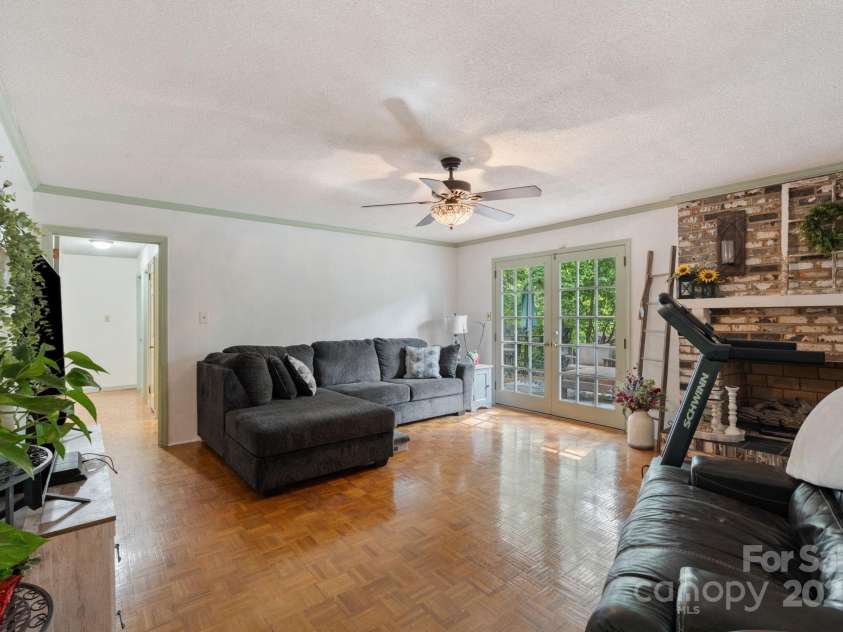 108 Augusta Drive, Statesville, NC 28625.  MLS# CAR4253346, YatesRealty ID 19531. 