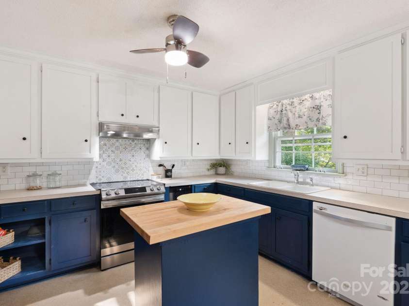 108 Augusta Drive, Statesville, NC 28625.  MLS# CAR4253346, YatesRealty ID 19531. 