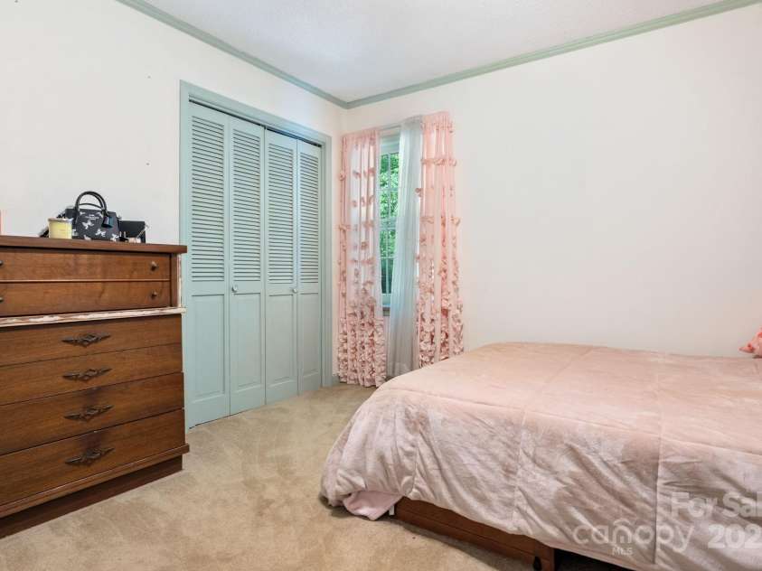 108 Augusta Drive, Statesville, NC 28625.  MLS# CAR4253346, YatesRealty ID 19531. 