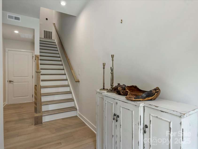 513 Cubitt Court, Charlotte, NC 28205.  MLS# CAR4264462, YatesRealty ID 19533. 