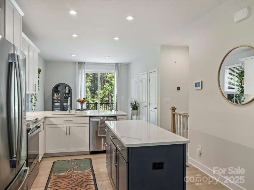 513 Cubitt Court, Charlotte, NC 28205.  MLS# CAR4264462, YatesRealty ID 19533. Dining area