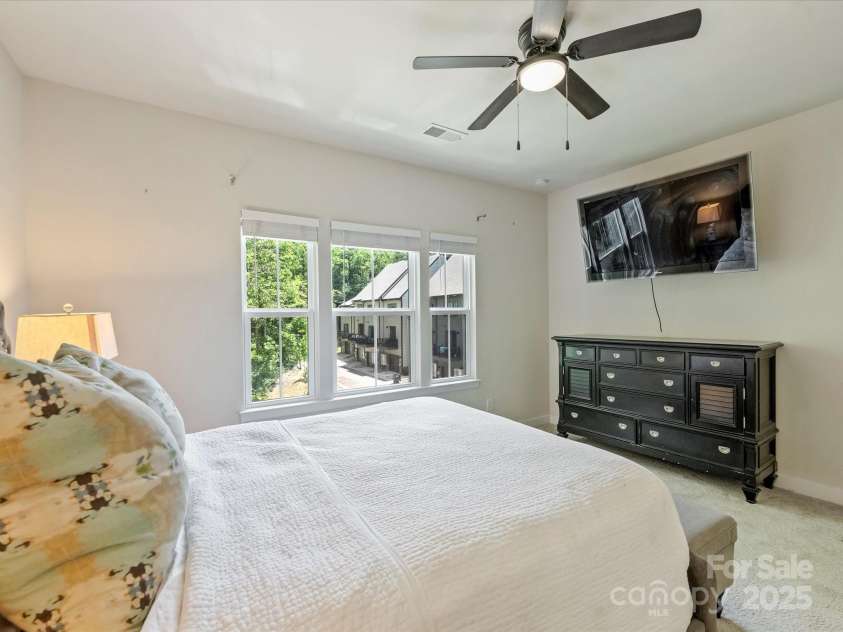 513 Cubitt Court, Charlotte, NC 28205.  MLS# CAR4264462, YatesRealty ID 19533. Primary Bedroom