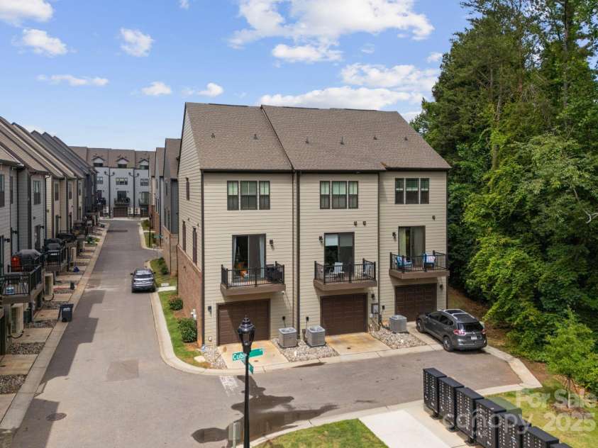 513 Cubitt Court, Charlotte, NC 28205.  MLS# CAR4264462, YatesRealty ID 19533. Rear view of corner unit