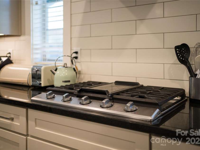 521 Sweet Birch Park Lane, Black Mountain, NC 28711.  MLS# CAR4246773, YatesRealty ID 19534. 