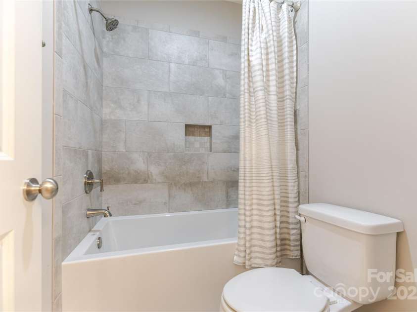 521 Sweet Birch Park Lane, Black Mountain, NC 28711.  MLS# CAR4246773, YatesRealty ID 19534. 