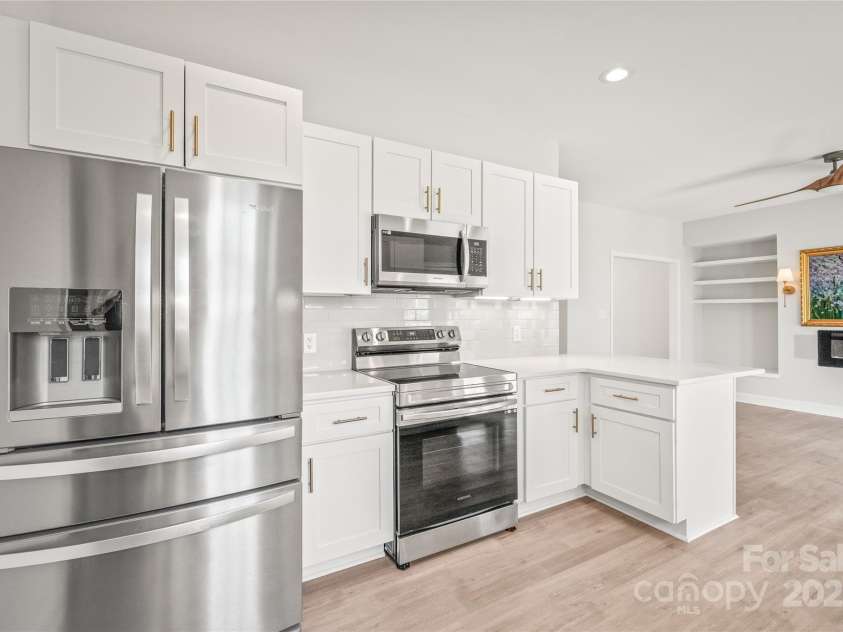 1832 Montclair Avenue, Gastonia, NC 28054.  MLS# CAR4252150, YatesRealty ID 19536. Stainless Steel Appliances