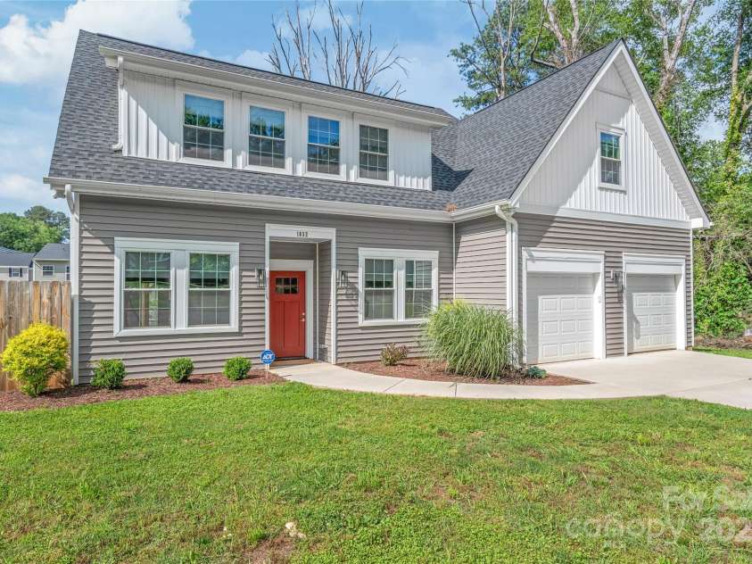 1832 Montclair Avenue, Gastonia, NC 28054.  MLS# CAR4252150, YatesRealty ID 19536. Welcome to 1832 Montclair