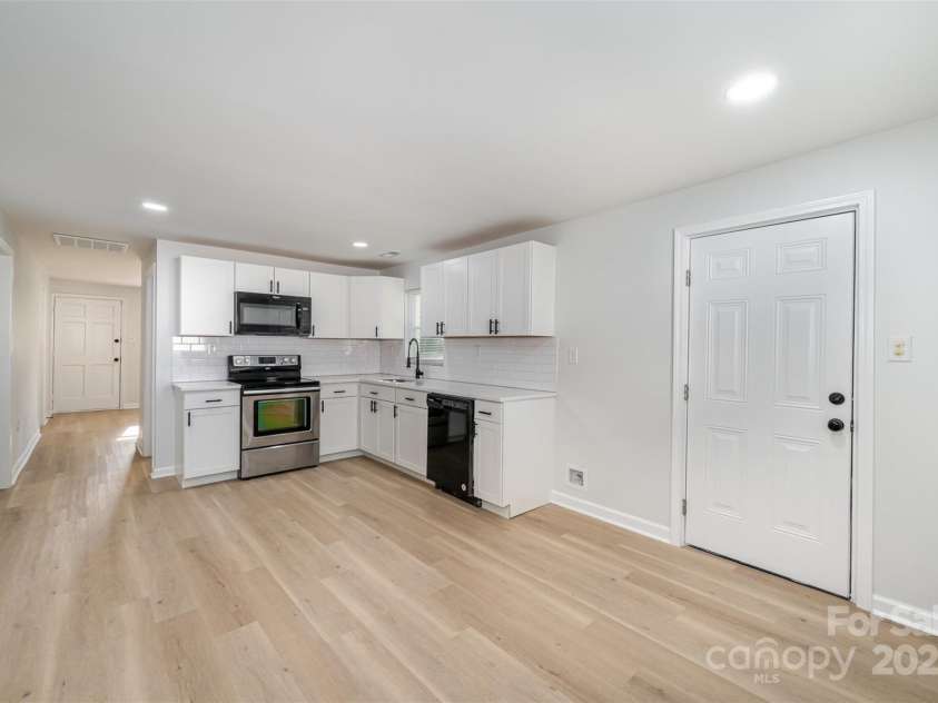 1211 Boyce Street, Gastonia, NC 28052.  MLS# CAR4253873, YatesRealty ID 19537. Kitchen