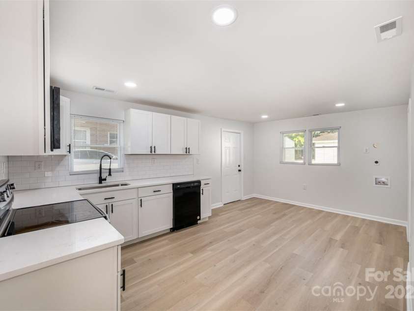 1211 Boyce Street, Gastonia, NC 28052.  MLS# CAR4253873, YatesRealty ID 19537. Kitchen & Dining Area