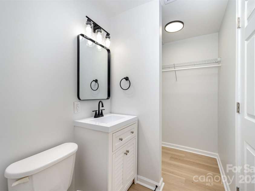1211 Boyce Street, Gastonia, NC 28052.  MLS# CAR4253873, YatesRealty ID 19537. Primary En-suite Bathroom
