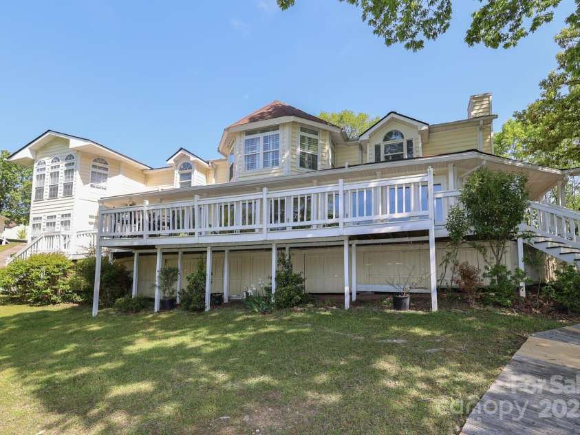 17333 Saranita Lane, Charlotte, NC 28278.  MLS# CAR4247570, YatesRealty ID 19539. Exterior View