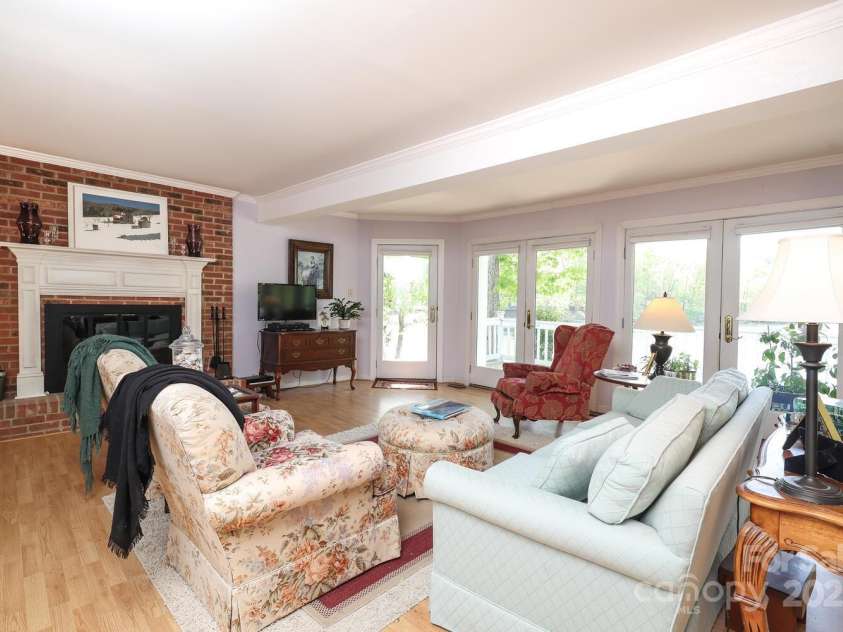 17333 Saranita Lane, Charlotte, NC 28278.  MLS# CAR4247570, YatesRealty ID 19539. Great Room