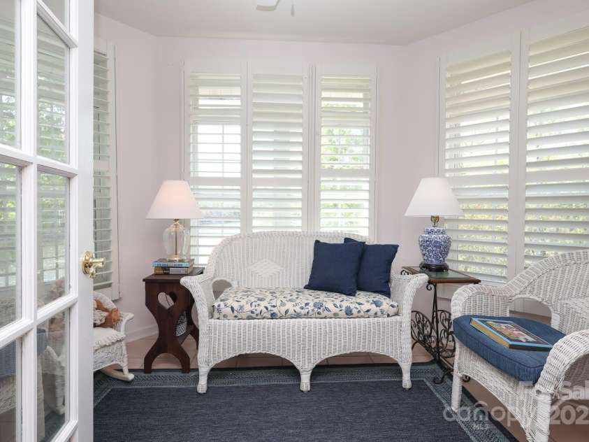 17333 Saranita Lane, Charlotte, NC 28278.  MLS# CAR4247570, YatesRealty ID 19539. Sitting Area