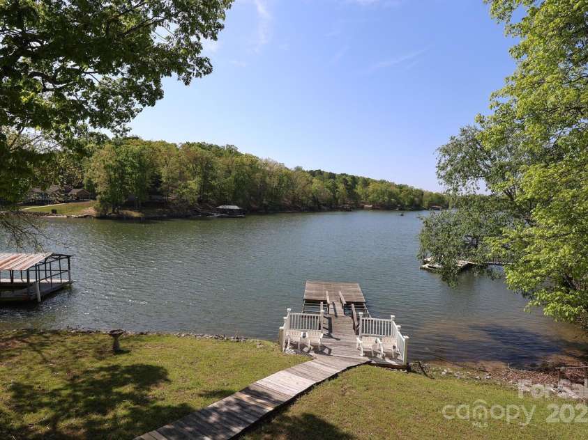 17333 Saranita Lane, Charlotte, NC 28278.  MLS# CAR4247570, YatesRealty ID 19539. Waterview