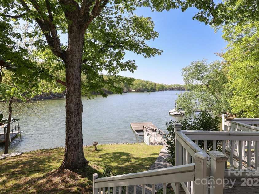 17333 Saranita Lane, Charlotte, NC 28278.  MLS# CAR4247570, YatesRealty ID 19539. Waterview