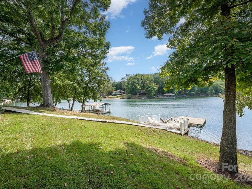 17333 Saranita Lane, Charlotte, NC 28278.  MLS# CAR4332065, YatesRealty ID 19539. 