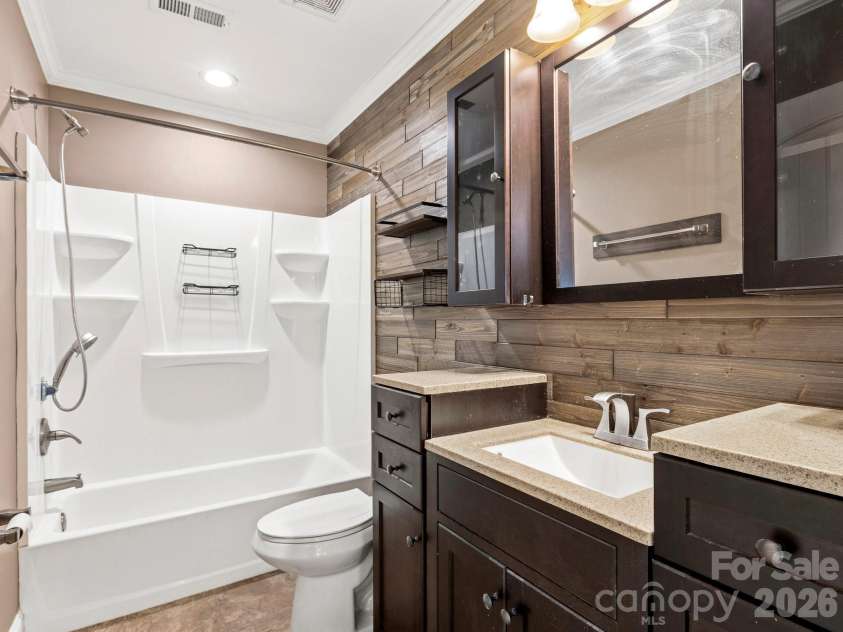 3333 Chimney Rock Road, Hendersonville, NC 28792.  MLS# CAR4349210, YatesRealty ID 19539. Hall/Guest Bath