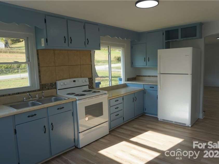 295 Merrills Cove Road, Asheville, NC 28803.  MLS# CAR4202644, YatesRealty ID 1954. 