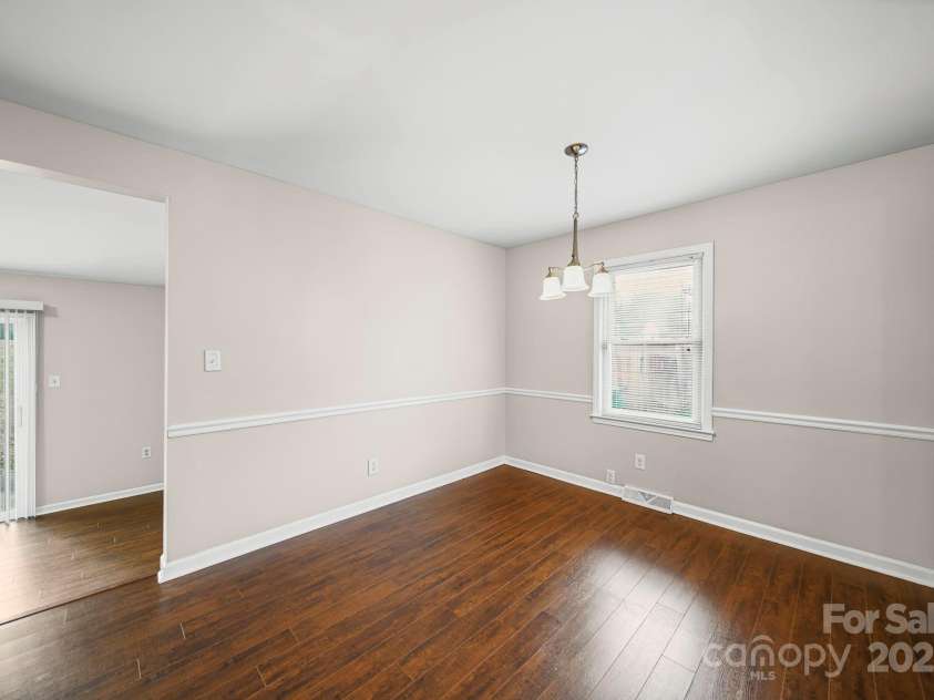 6907 Glenmoor Drive, Charlotte, NC 28214.  MLS# CAR4333558, YatesRealty ID 1954. 