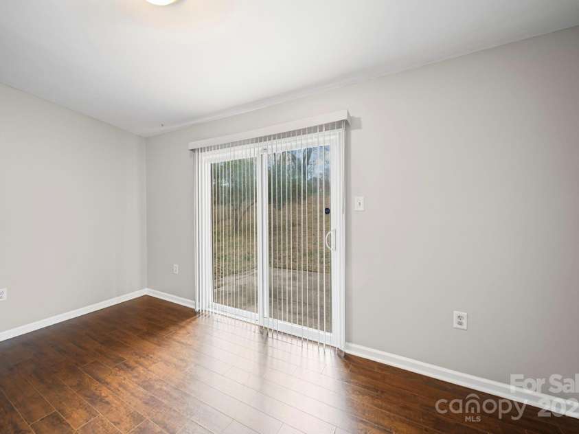 6907 Glenmoor Drive, Charlotte, NC 28214.  MLS# CAR4333558, YatesRealty ID 1954. 