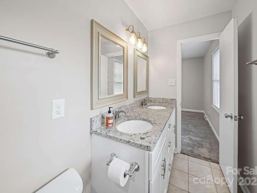 6907 Glenmoor Drive, Charlotte, NC 28214.  MLS# CAR4333558, YatesRealty ID 1954. 