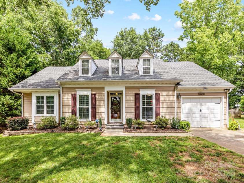 13600 Seastone Lane, Pineville, NC 28134.  MLS# CAR4269521, YatesRealty ID 19541. Welcome Home!