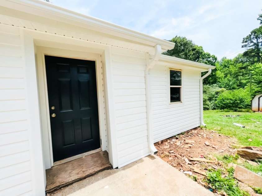 129 Williams Road, Bessemer City, NC 28016.  MLS# CAR4270394, YatesRealty ID 19542. 