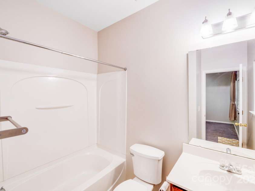 9800 Walkers Glen Drive, Concord, NC 28027.  MLS# CAR4265265, YatesRealty ID 19543. 1ST FLOOR FULL BATHROOM