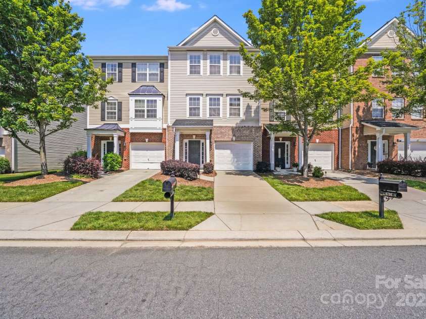 9800 Walkers Glen Drive, Concord, NC 28027.  MLS# CAR4265265, YatesRealty ID 19543. WELCOME HOME