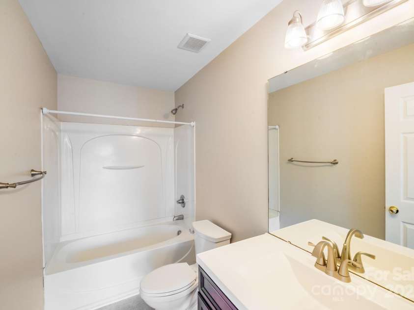 9800 Walkers Glen Drive, Concord, NC 28027.  MLS# CAR4265265, YatesRealty ID 19543. WITH ANOTHER FULL BATHROOM