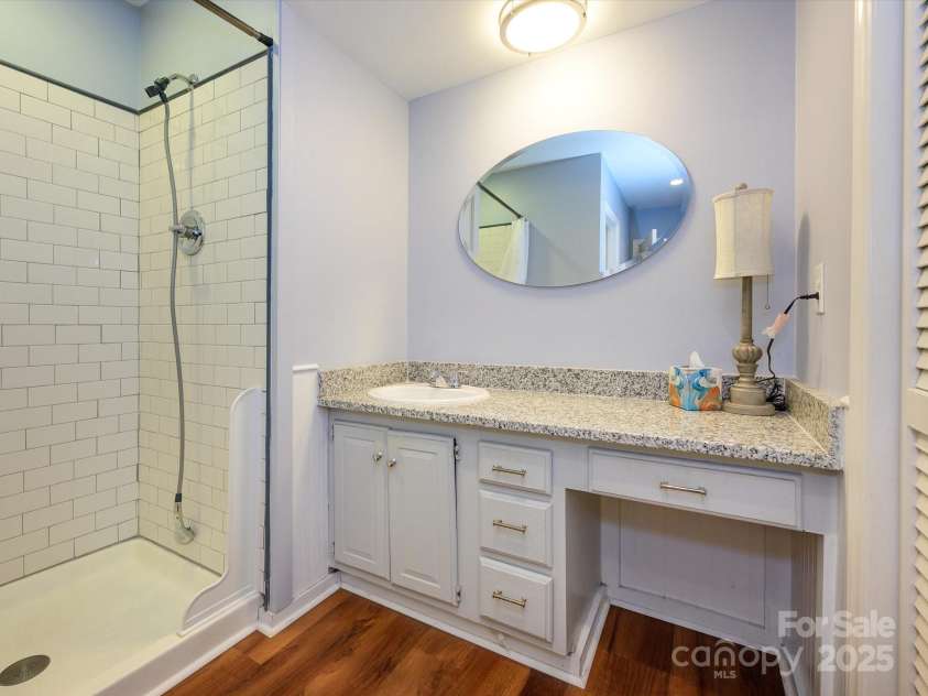 11120 Sevilla Court, Charlotte, NC 28226.  MLS# CAR4268684, YatesRealty ID 19545. Large Bathroom.