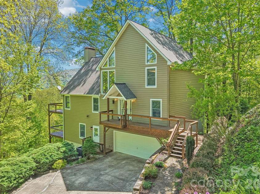 208 Buckeye Road, Maggie Valley, NC 28751.  MLS# CAR4372211, YatesRealty ID 19545. Garage access