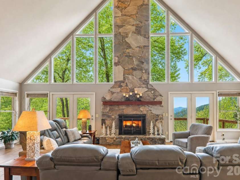 208 Buckeye Road, Maggie Valley, NC 28751.  MLS# CAR4372211, YatesRealty ID 19545. Great Room