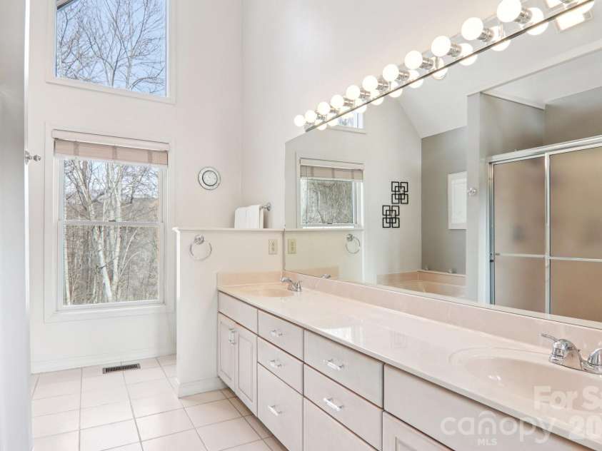 208 Buckeye Road, Maggie Valley, NC 28751.  MLS# CAR4372211, YatesRealty ID 19545. Primary bath - double vanities