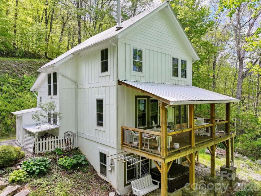 580 Split Pine Cove, Clyde, NC 28721.  MLS# CAR4375896, YatesRealty ID 19546. 
