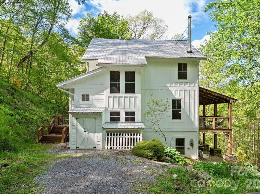 580 Split Pine Cove, Clyde, NC 28721.  MLS# CAR4375896, YatesRealty ID 19546. 