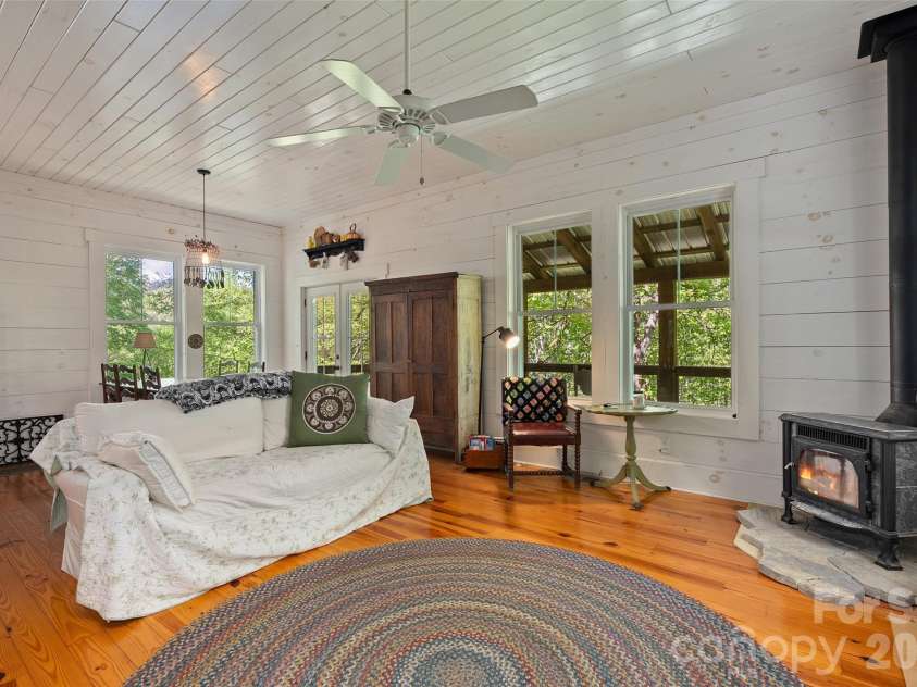 580 Split Pine Cove, Clyde, NC 28721.  MLS# CAR4375896, YatesRealty ID 19546. 