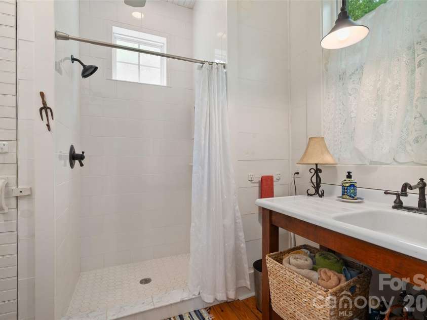 580 Split Pine Cove, Clyde, NC 28721.  MLS# CAR4375896, YatesRealty ID 19546. 
