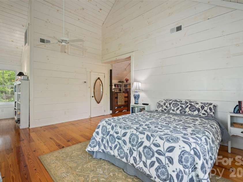 580 Split Pine Cove, Clyde, NC 28721.  MLS# CAR4375896, YatesRealty ID 19546. 